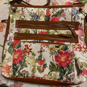 Brand new never used Bueno purse. It’s beautiful.